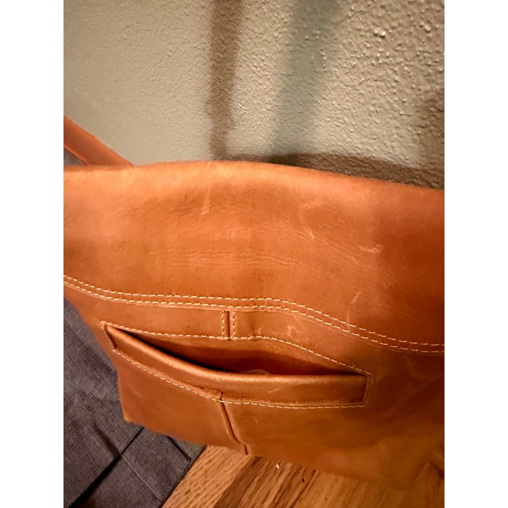 Leather shoulder bag with adjudtable strap - Picture 5 of 11